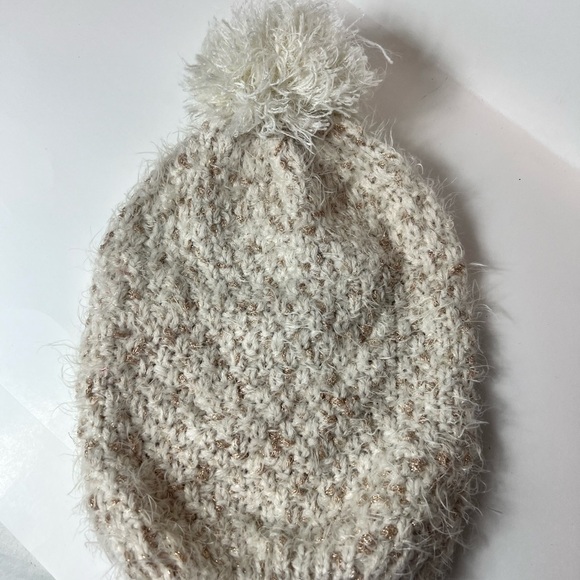 BETSEY JOHNSON SOFT FUZZY BEANIE RHINESTONE ACCENTS ONE SIZE EUC CREAM GOLD - Picture 5 of 5